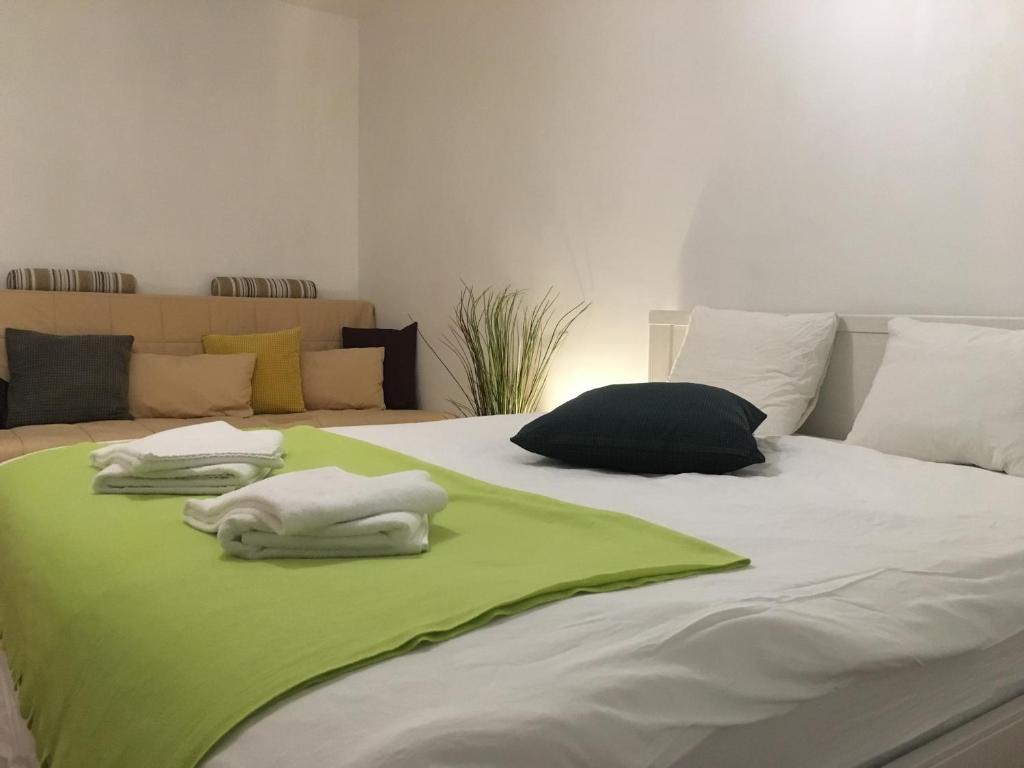 New Green Apartment Studio 1 Bucharest Luaran gambar